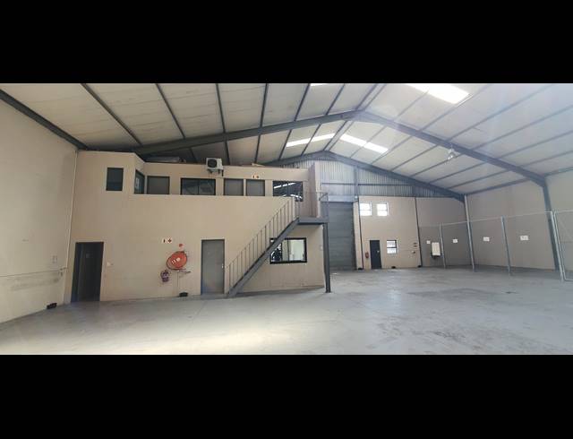 700M² WAREHOUSE FOR SALE IN KILLARNEY INDUSTRIA